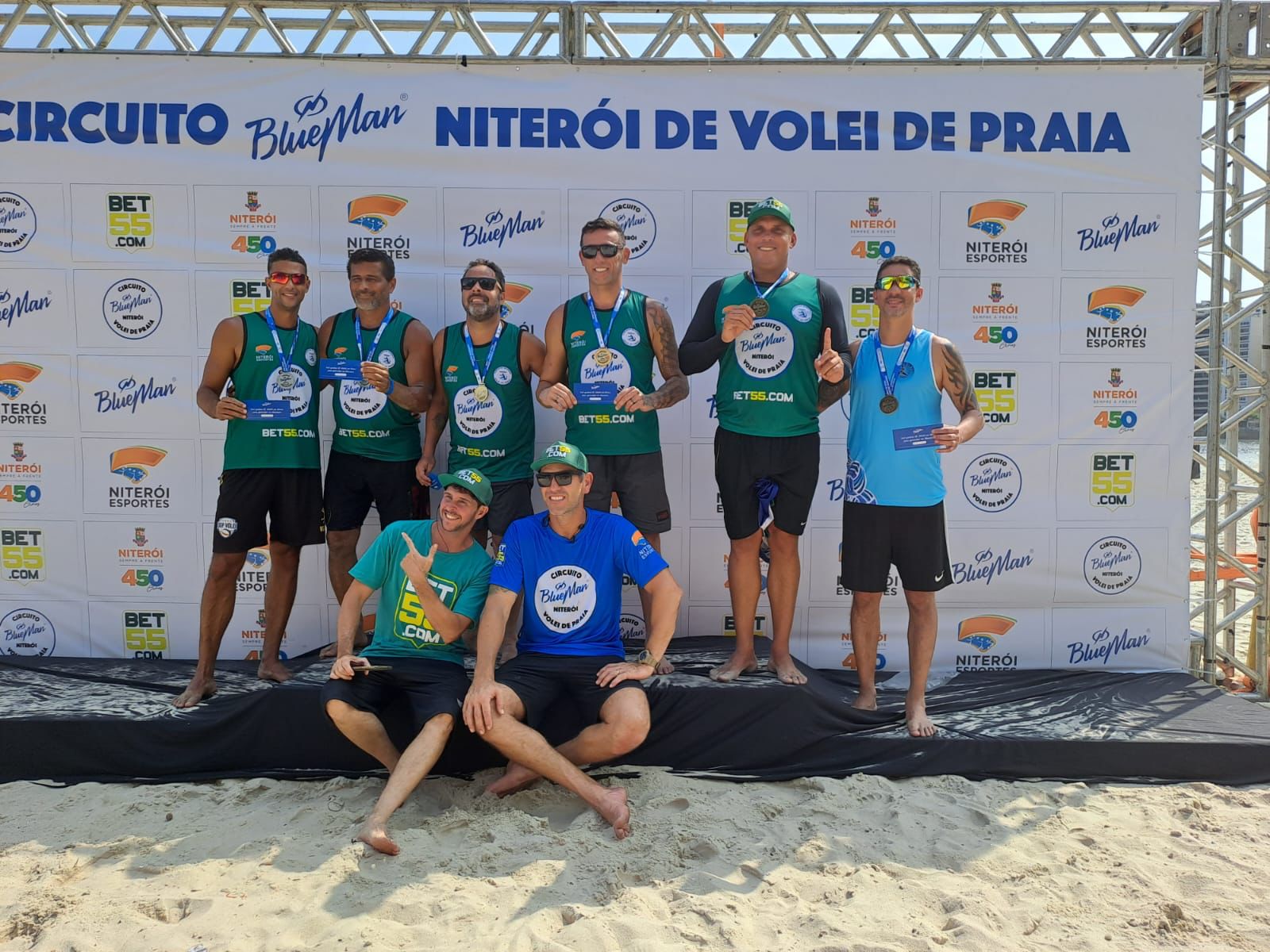 Equipe de Vôlei de Rio das Ostras participa de competição em Niterói