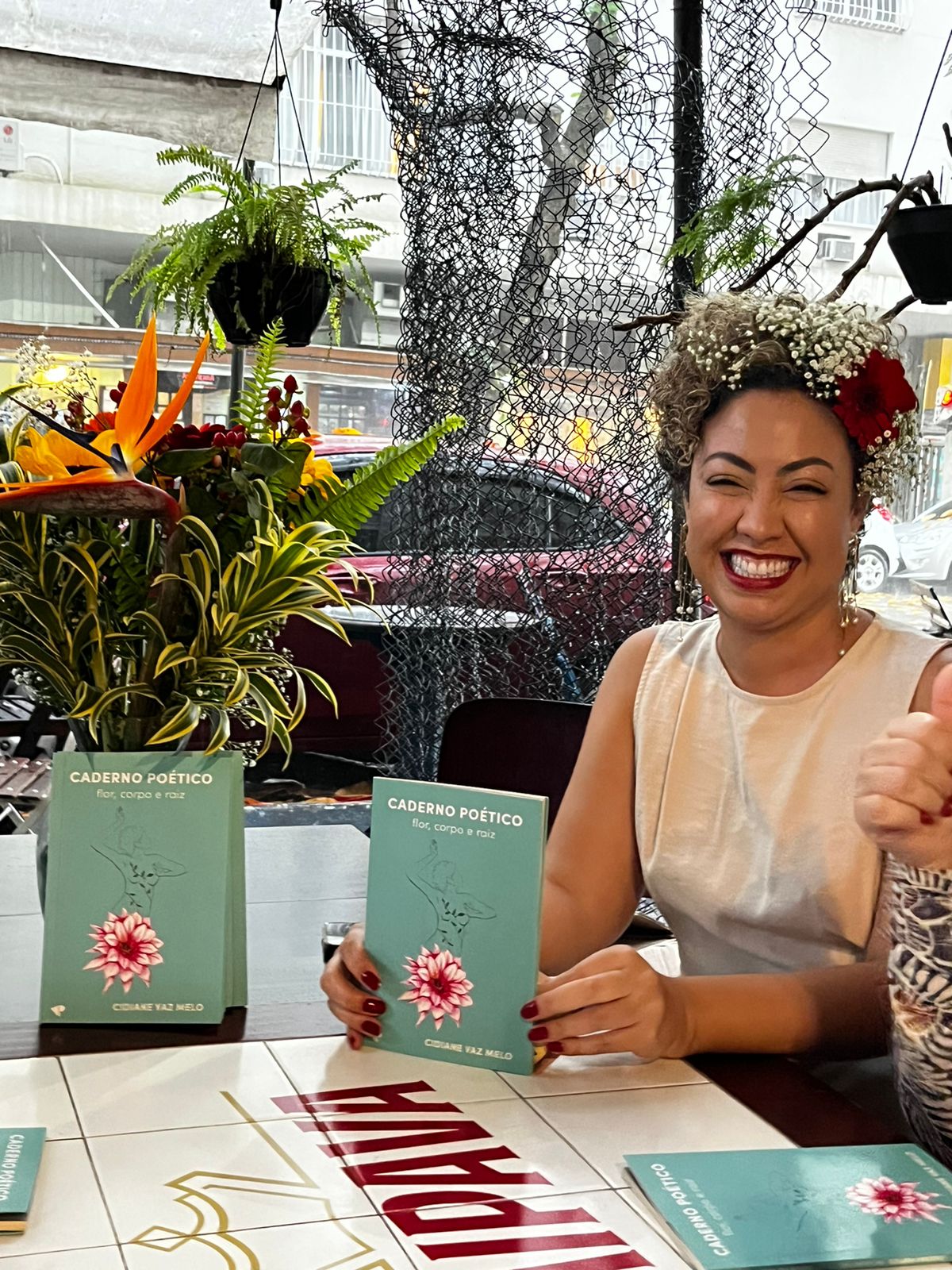 Lançamento do Livro “Caderno Poético Flor, Corpo e Raiz” da Autora Cidiane Vaz Melo no Galleria Gastrobar em Rio das Ostras