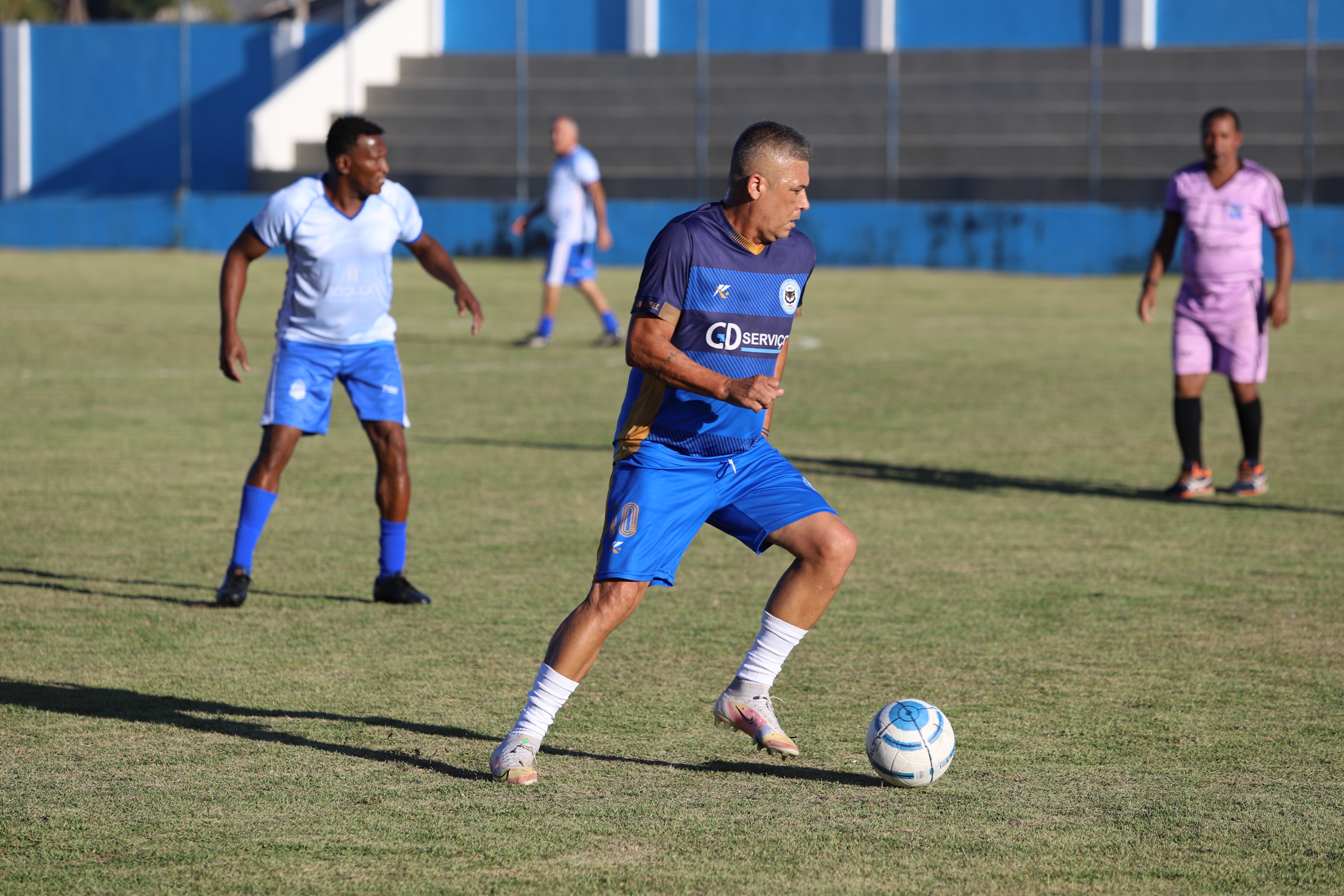 Rola a bola pelos Campeonatos Veterano e Amador de Rio das Ostras.