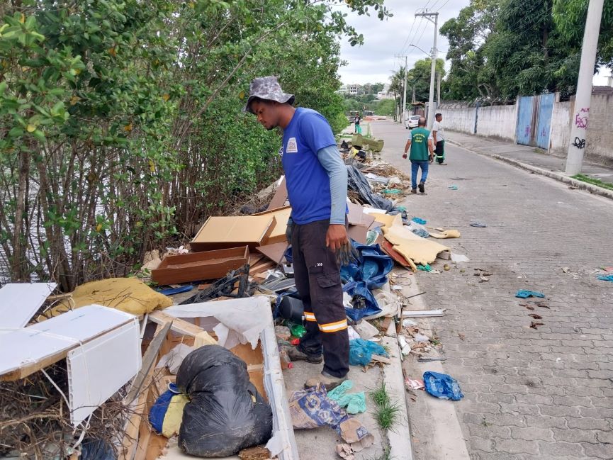 Ação educativa em Rio das Ostras orienta sobre prejuízos ambientais do descarte irregular de lixo