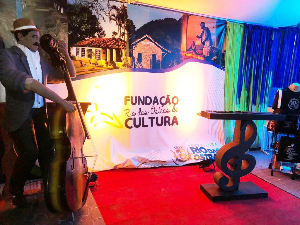 Cultura leva clima praiano de Rio das Ostras para estande da Cidade do Jazz