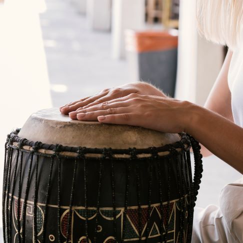 Rio das Ostras abre inscrições para Oficina de Maracatu de Baque Virado