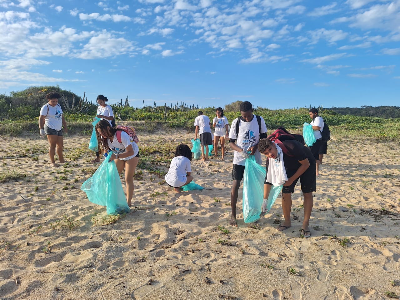 Jovens do Geração Aprendiz participam de ação de Educação Ambiental