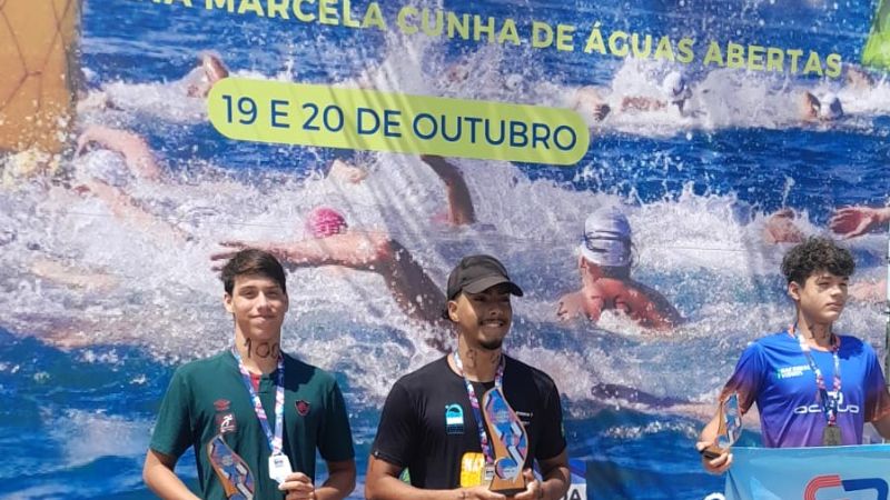 Nadador do Bolsa Atleta de Rio das Ostras vence duas provas da Copa Brasil