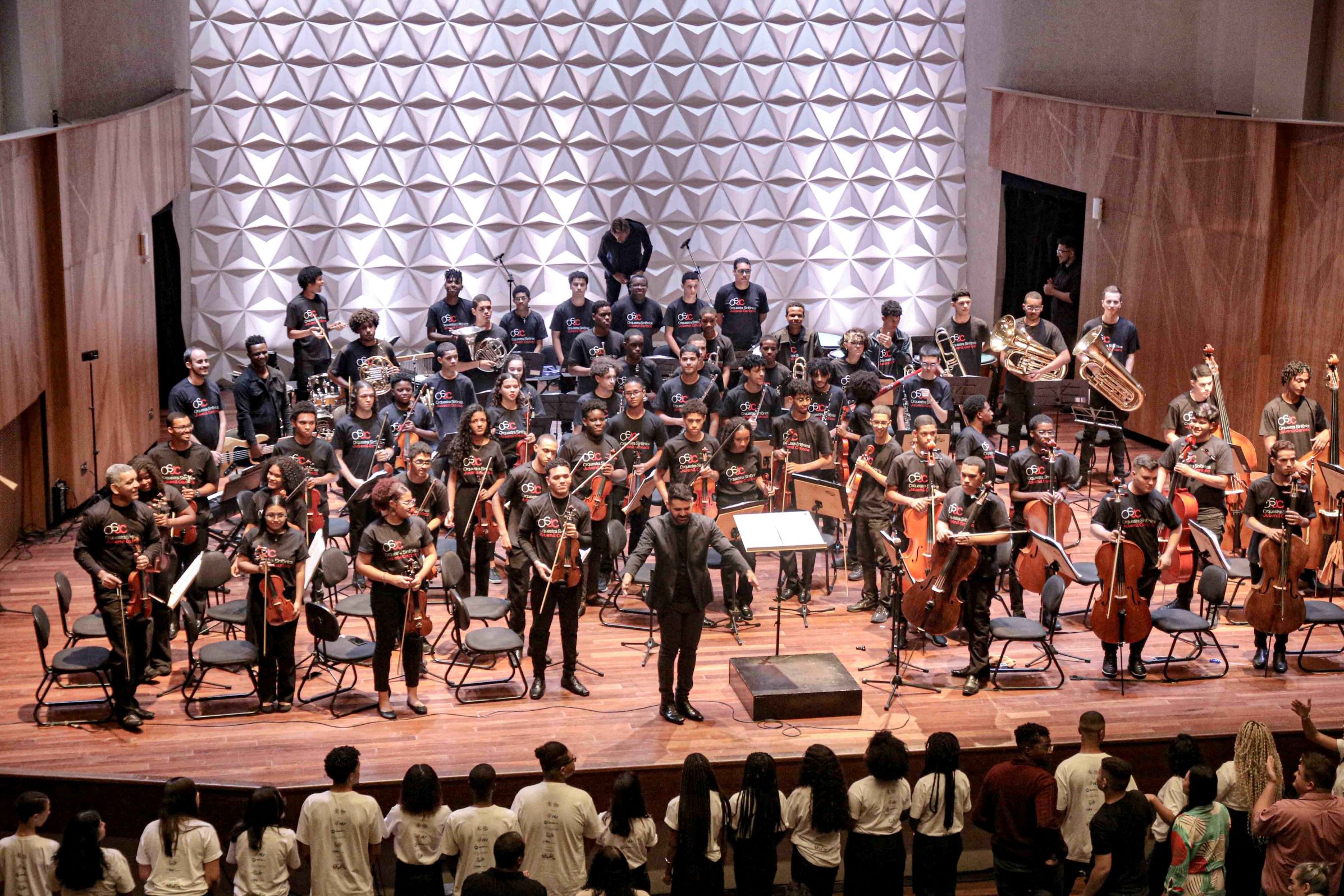 Orquestra Sinfônica Juvenil Carioca apresenta concerto de Natal em Rio das Ostras