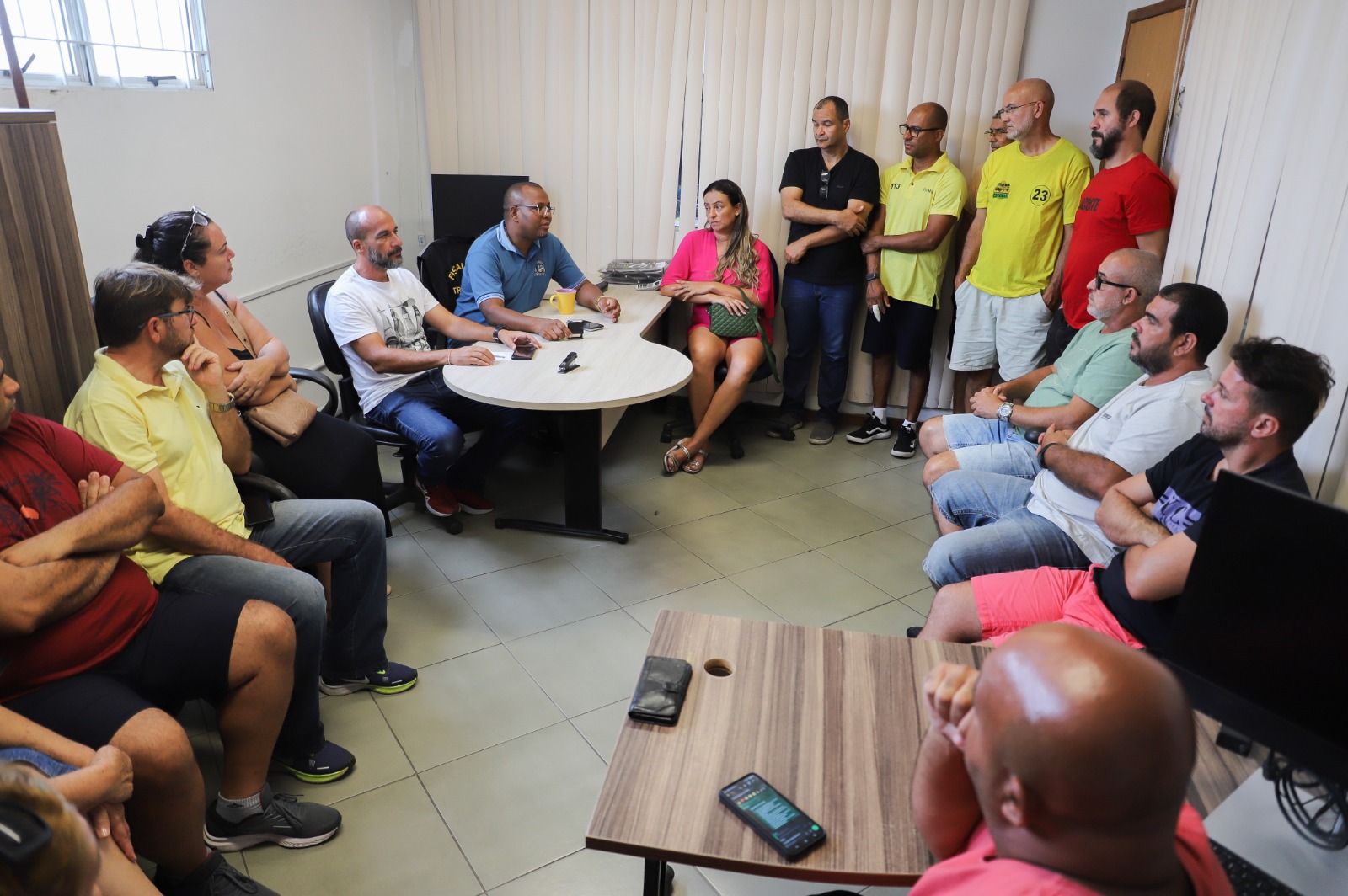 Secretário de Transportes de Rio das Ostras se reúne com motoristas do transporte escolar