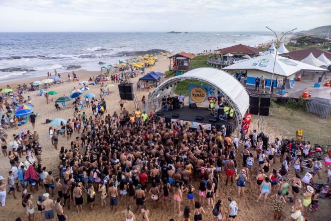 Arena Sesc Verão oferece esportes, cultura e sustentabilidade na Praia de Costazul