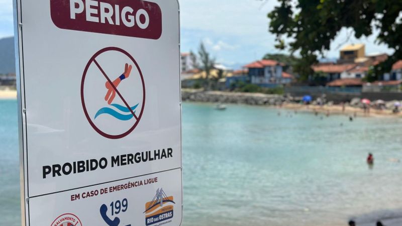 Rio das Ostras reinstala placas de sinalização nas praias