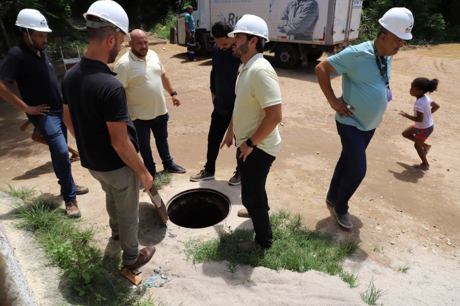 SAAE faz visita técnica no Praia Âncora para cobrar resolução de vazamentos de esgoto em Rio das Ostras