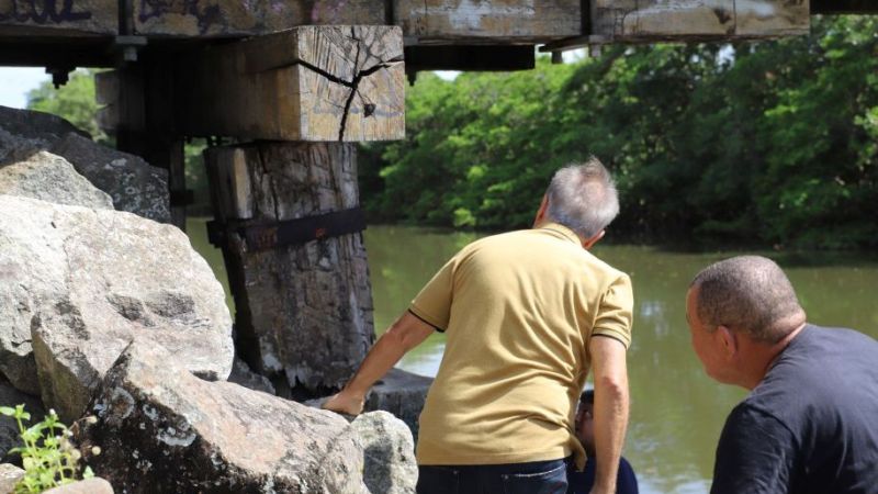 Ponte de madeira sobre o Rio das Ostras será liberada para veículos leves